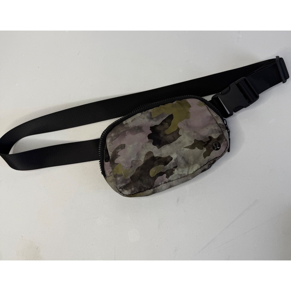 Lululemon Everywhere Belt Bag 1L Heritage Camo Wash Juniper Green Multi/Black